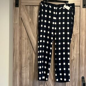 Banana republic size 6, blue and white check capris Avery
New with tags